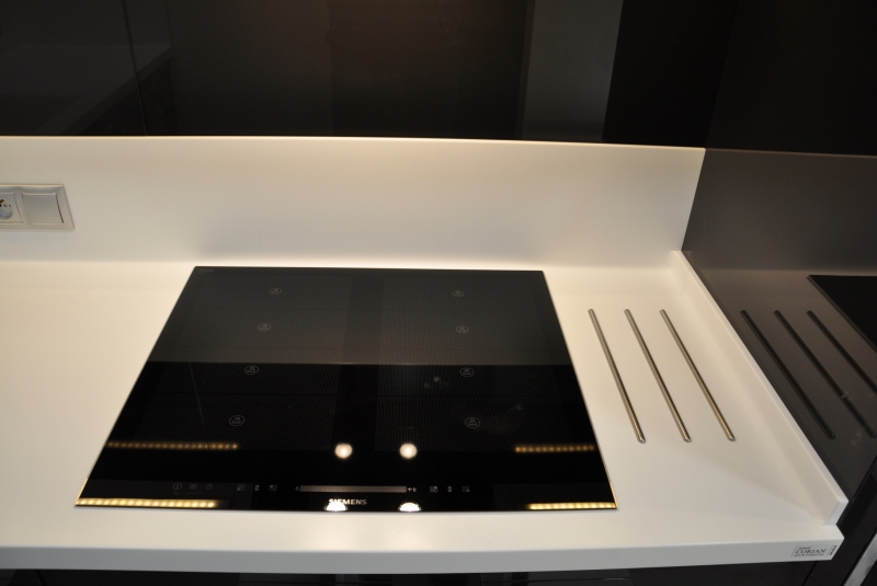 LAK LESK BLACK GRAPHITE / DYHA JABLOŇ / PD CORIAN