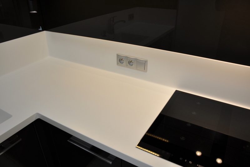 LAK LESK BLACK GRAPHITE / DYHA JABLOŇ / PD CORIAN