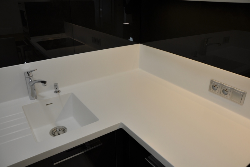 LAK LESK BLACK GRAPHITE / DYHA JABLOŇ / PD CORIAN