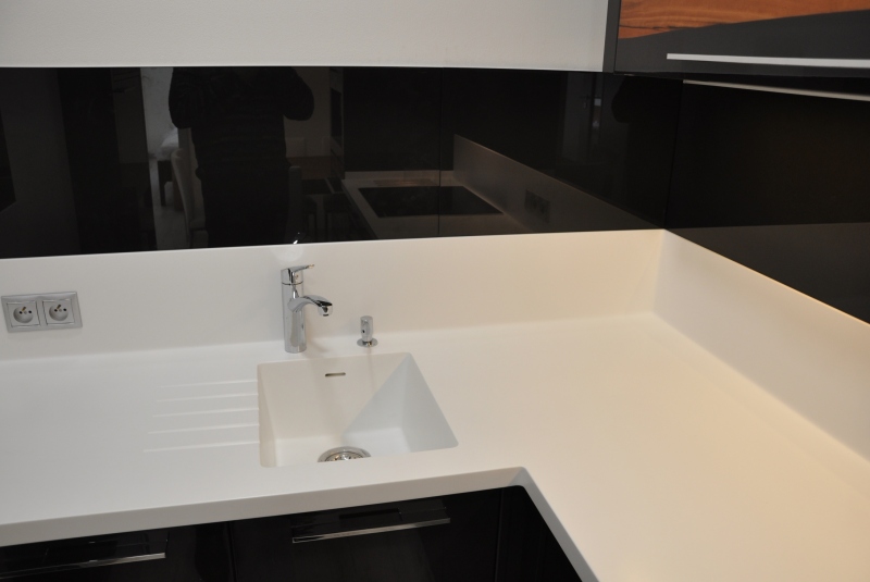 LAK LESK BLACK GRAPHITE / DYHA JABLOŇ / PD CORIAN