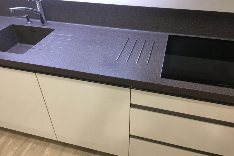 TOP FUTURO ALABASTER / PD CORIAN