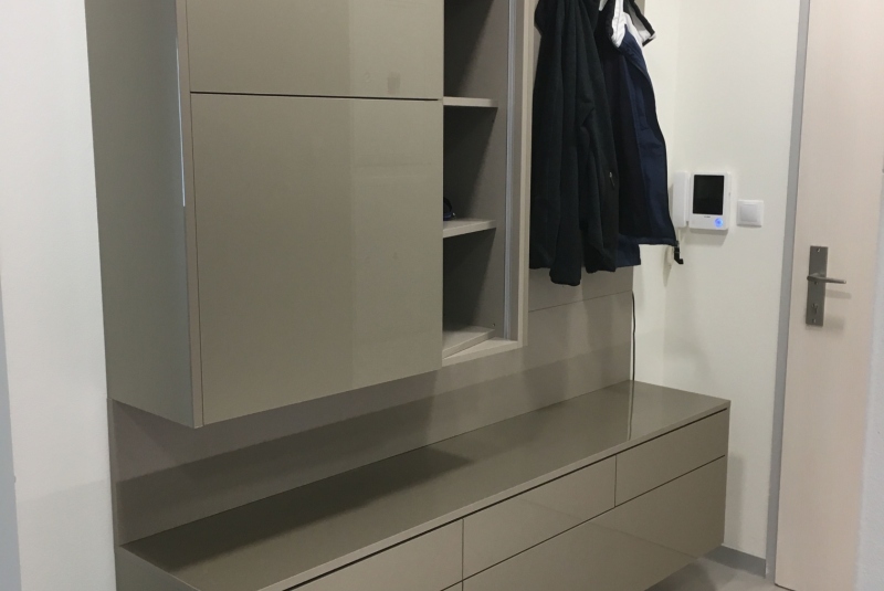 LAK LESK BLACK GRAPHITE / DYHA JABLOŇ / PD CORIAN