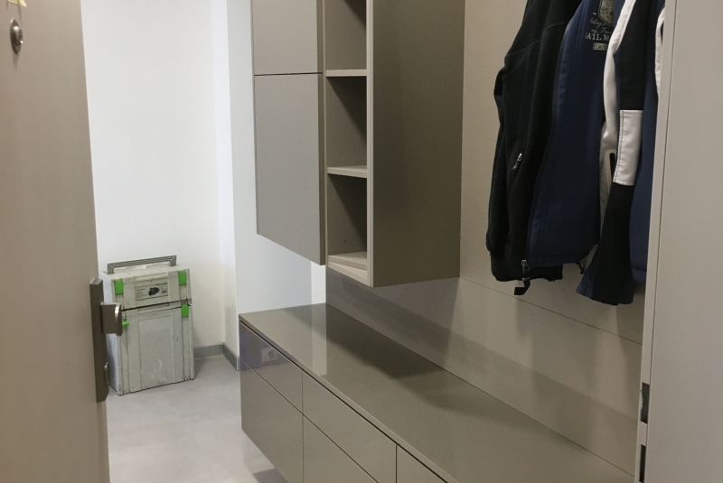 LAK LESK BLACK GRAPHITE / DYHA JABLOŇ / PD CORIAN