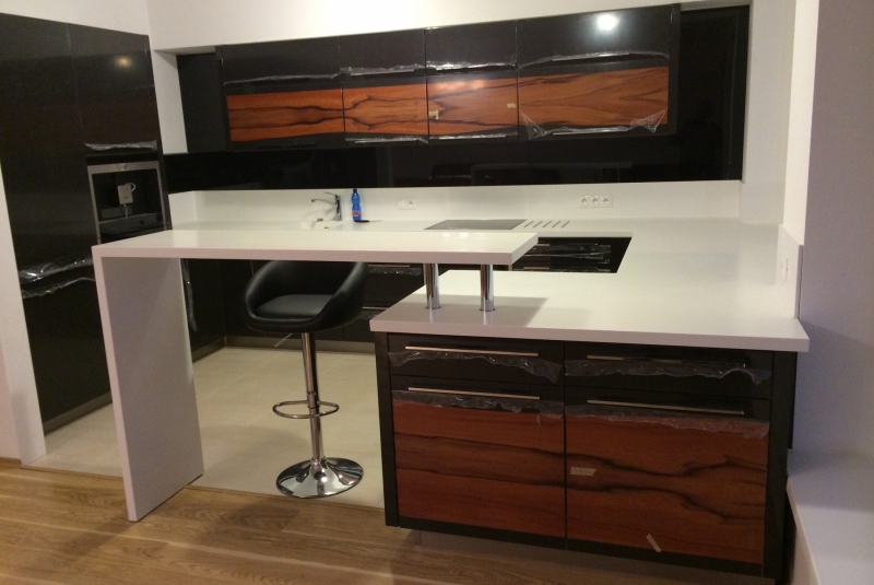 LAK LESK BLACK GRAPHITE / DYHA JABLOŇ / PD CORIAN