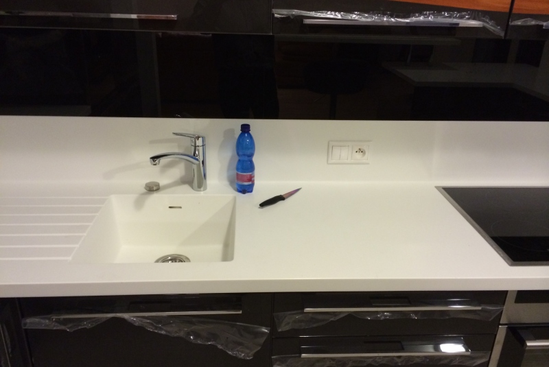LAK LESK BLACK GRAPHITE / DYHA JABLOŇ / PD CORIAN