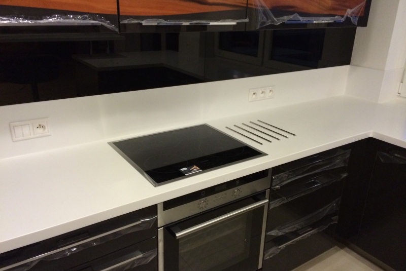 LAK LESK BLACK GRAPHITE / DYHA JABLOŇ / PD CORIAN