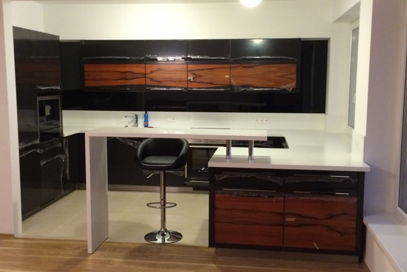 LAK LESK BLACK GRAPHITE / DYHA JABLOŇ / PD CORIAN