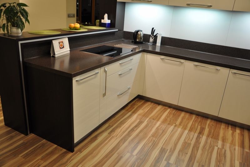 FOLIA GLOSS BIELA / PD CORIAN