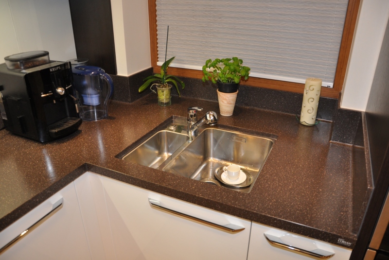 FOLIA GLOSS BIELA / PD CORIAN