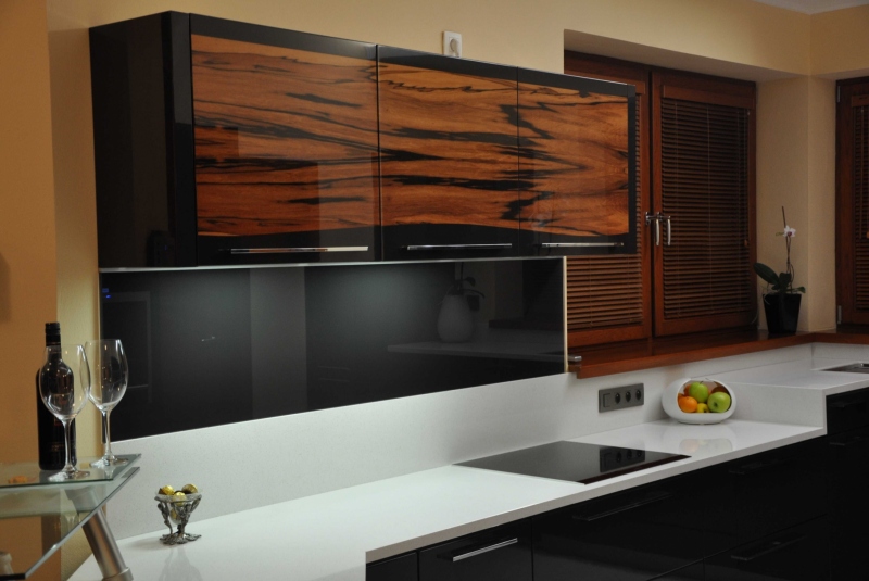LAK LESK BLACK GRAPHITE / DYHA JABLOŇ / PD SILESTONE