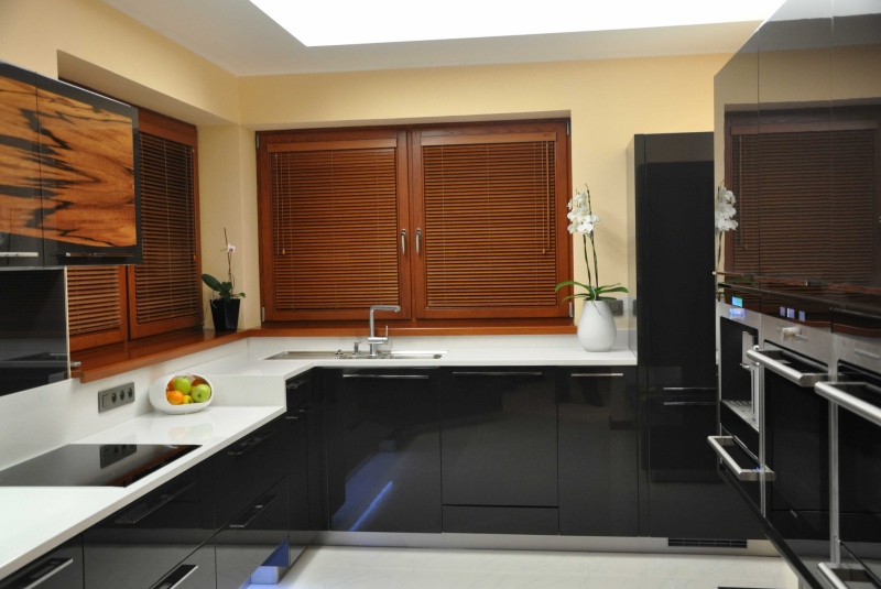 LAK LESK BLACK GRAPHITE / DYHA JABLOŇ / PD SILESTONE