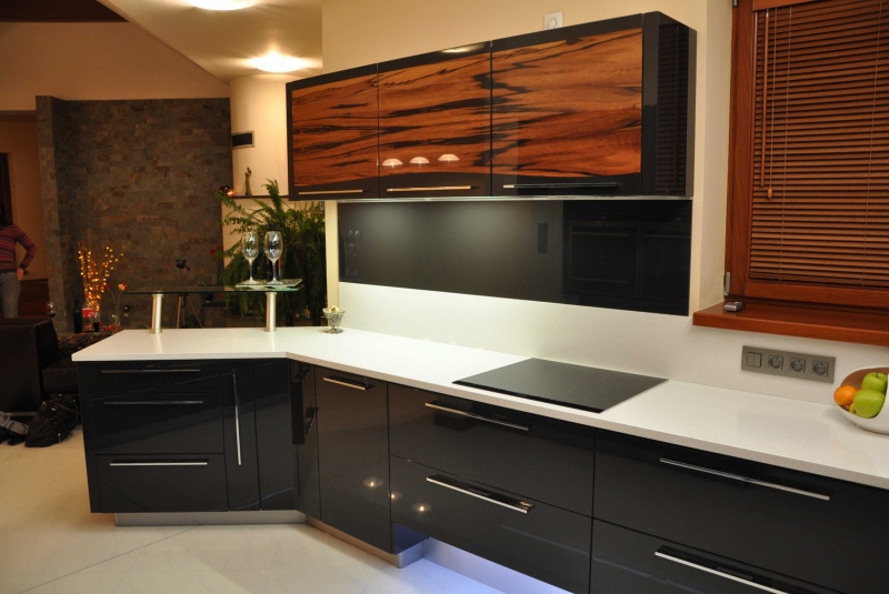 LAK LESK BLACK GRAPHITE / DYHA JABLOŇ / PD SILESTONE