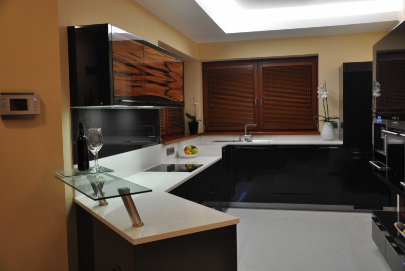 LAK LESK BLACK GRAPHITE / DYHA JABLOŇ / PD SILESTONE