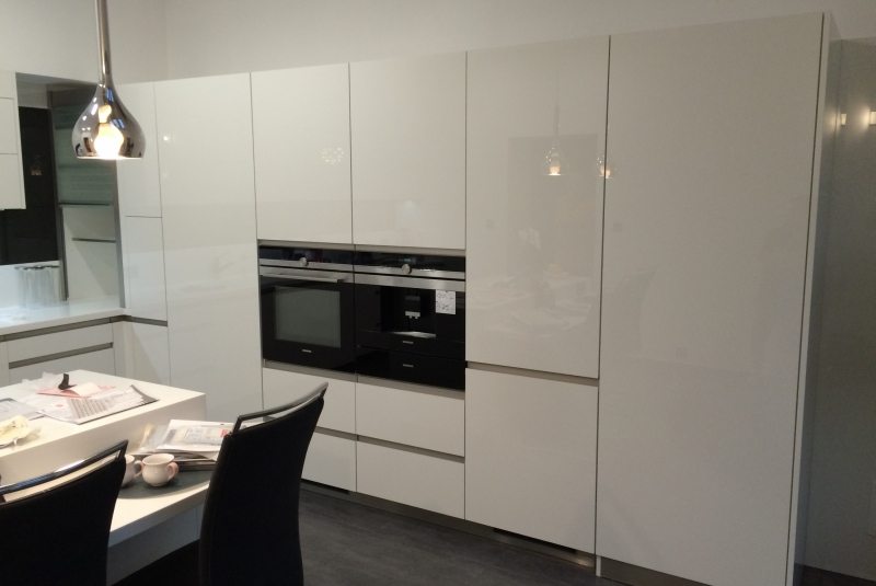 TOP ACRYLA WHITE / PD CORIAN 