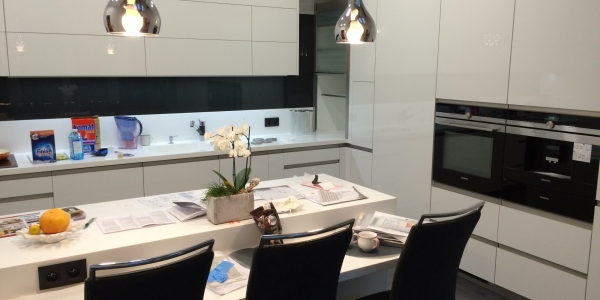 TOP ACRYLA WHITE / PD CORIAN 