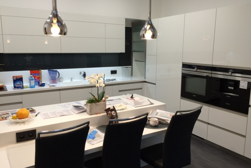 TOP ACRYLA WHITE / PD CORIAN 