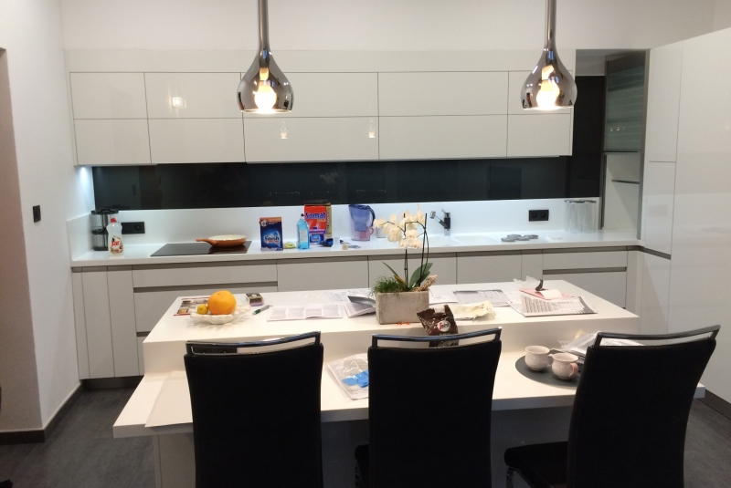 TOP ACRYLA WHITE / PD CORIAN 