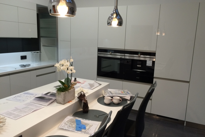 TOP ACRYLA WHITE / PD CORIAN 