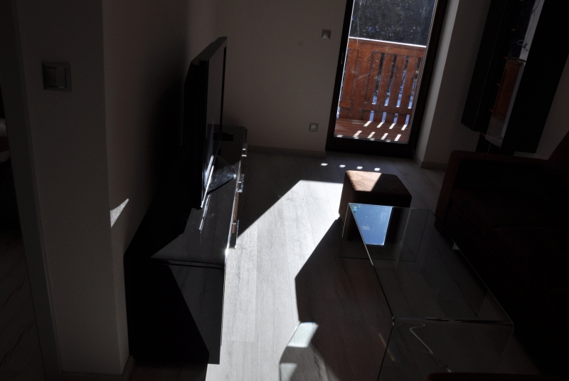 LAK LESK BLACK GRAPHITE / DYHA JABLOŇ / PD CORIAN
