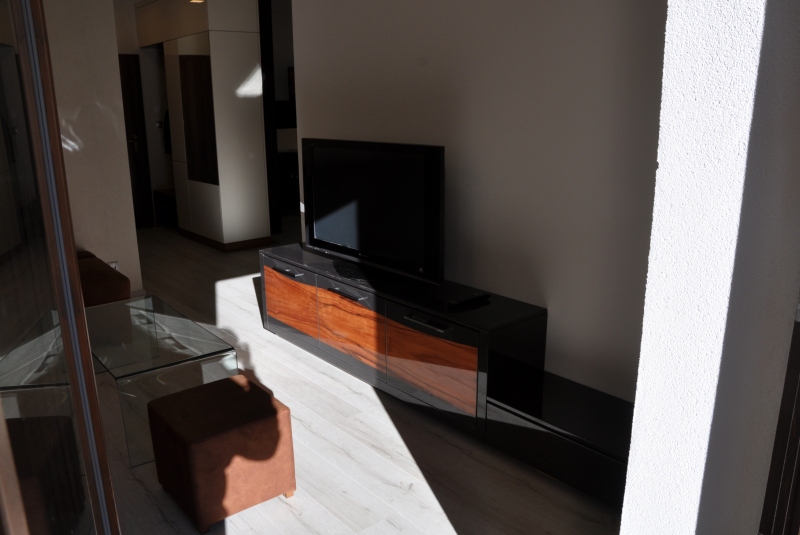 LAK LESK BLACK GRAPHITE / DYHA JABLOŇ / PD CORIAN