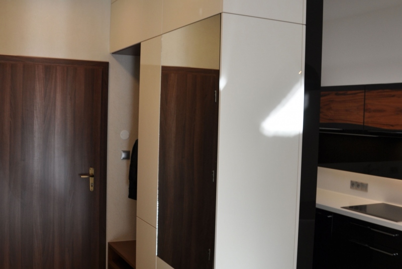 LAK LESK BLACK GRAPHITE / DYHA JABLOŇ / PD CORIAN