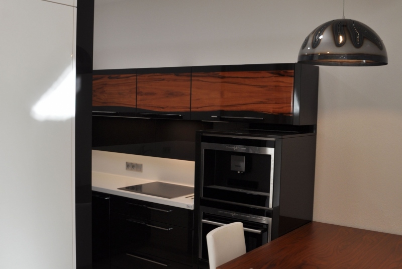 LAK LESK BLACK GRAPHITE / DYHA JABLOŇ / PD CORIAN