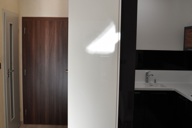 LAK LESK BLACK GRAPHITE / DYHA JABLOŇ / PD CORIAN