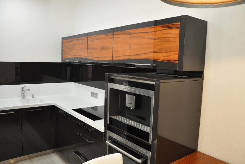 LAK LESK BLACK GRAPHITE / DYHA JABLOŇ / PD CORIAN