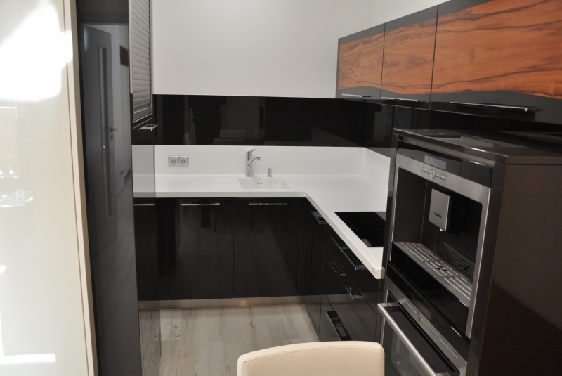 LAK LESK BLACK GRAPHITE / DYHA JABLOŇ / PD CORIAN